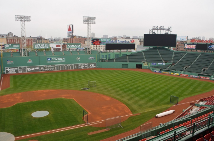 fenway-park-outfield-grass-image